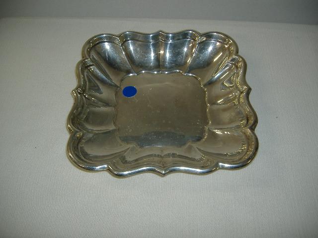 Picture 025.jpg - Reed & Barton Sterling Silver Windsor serving tray - 8 1/2" diam